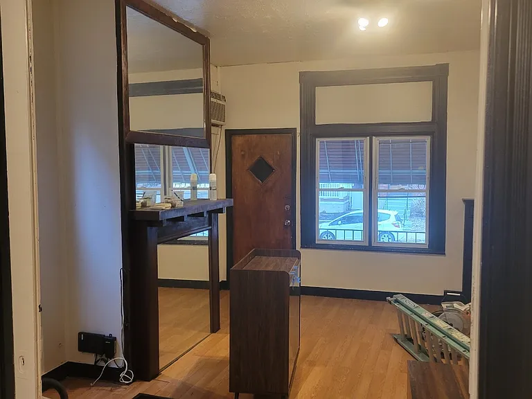824 Farragut St #1F — Photo 3