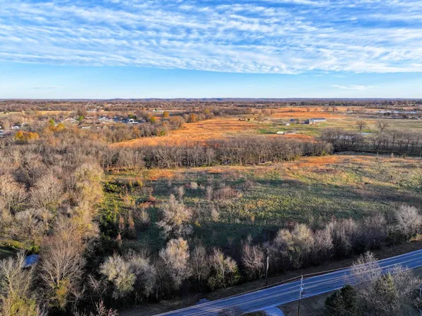 W 3rd St, Grove, OK 74344