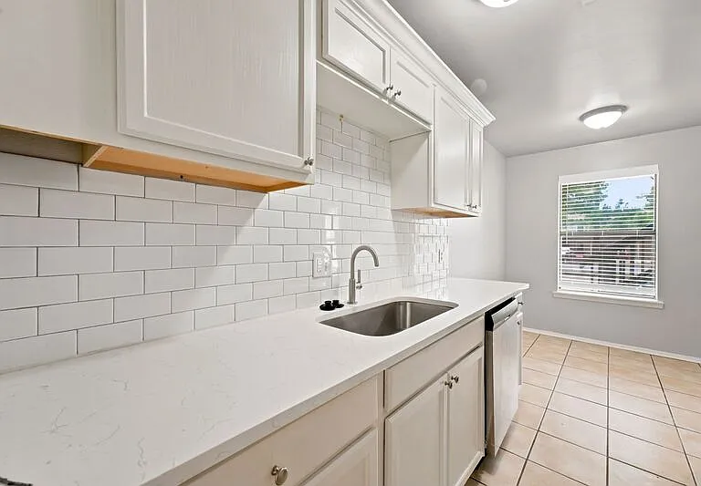 2770 N Barcelona Ave — Photo 3