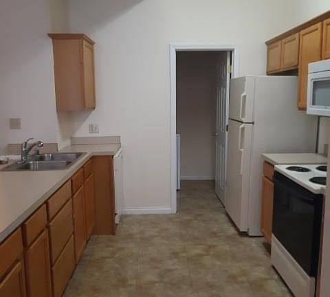 2nd image of 112 E Main St APT 2B