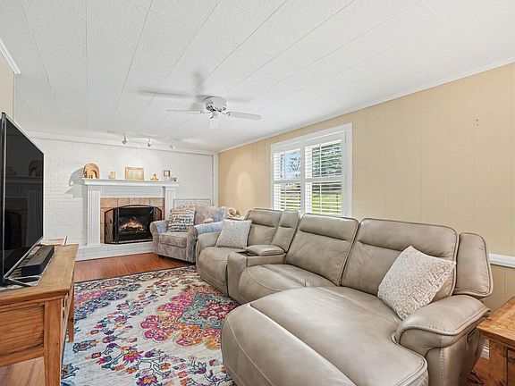 4th image of 473 Glenview Ct