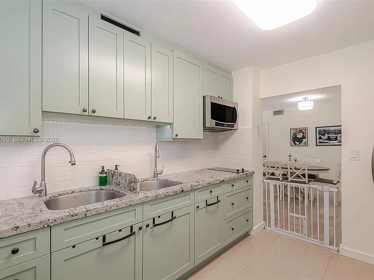 5750 Collins Ave #3J — Photo 3
