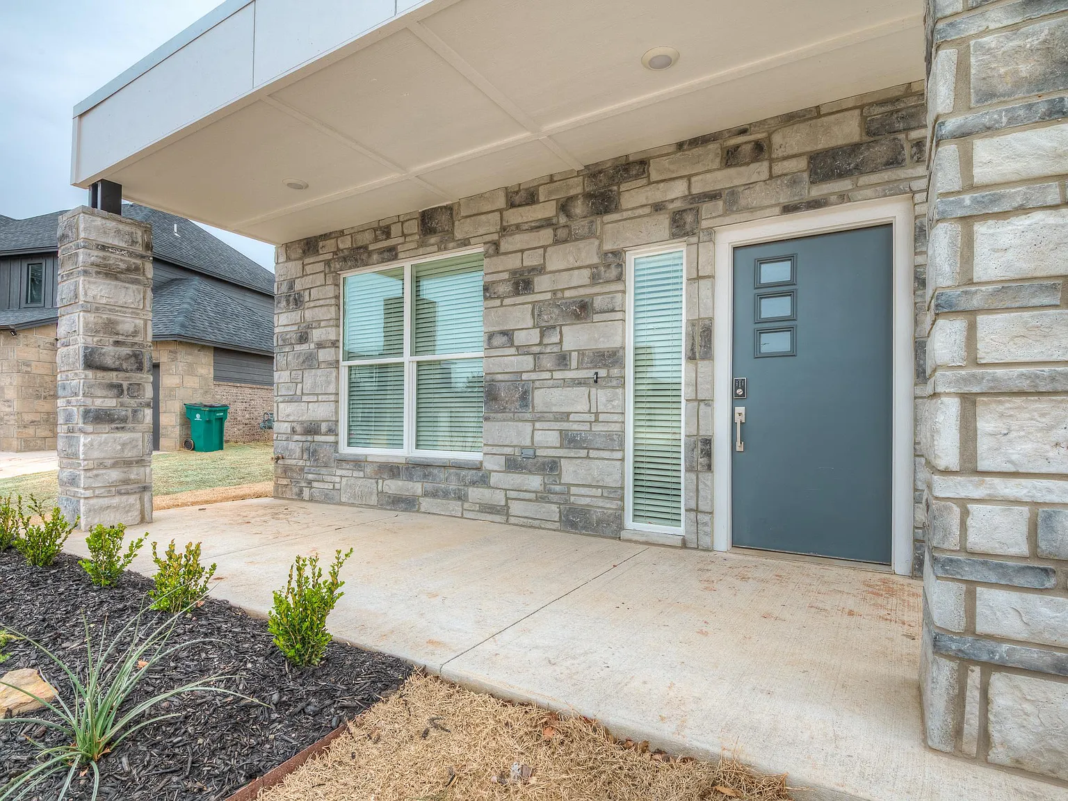 3 bed, 2.5 bath, 2280 sqft, $2,600 — Photo 3