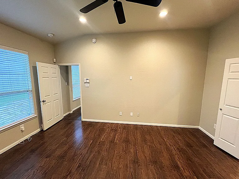 7031 Windy Run Ct — Photo 14