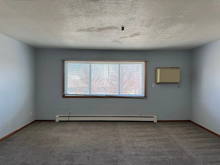 College Park Apartments — Photo 29