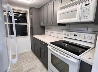 102 SE 10th St #101, Deerfield Beach, FL 33441
