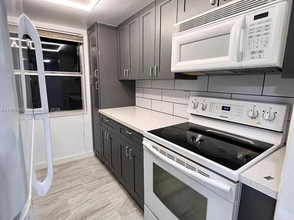 102 SE 10th St #101