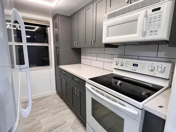 102 SE 10th St #101, Deerfield Beach, FL 33441