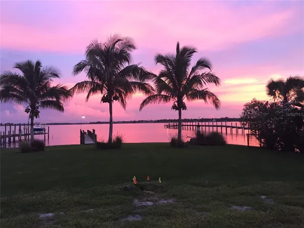 355 Shore Dr, Ellenton, FL 34222