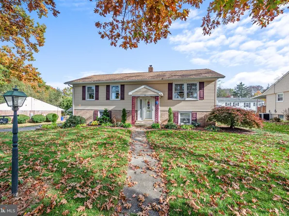 10 Cedarwood Rd, Wyomissing, PA 19610