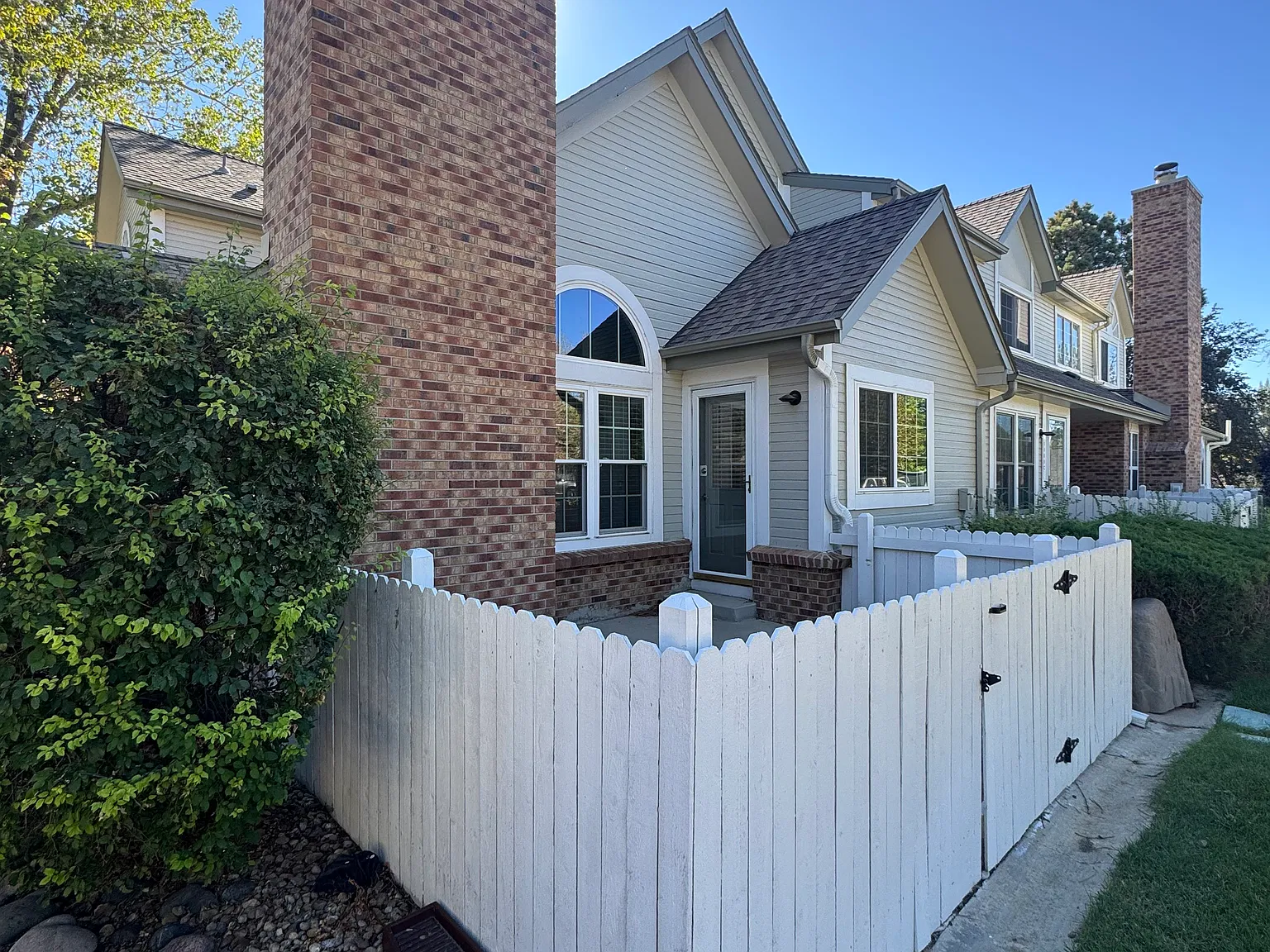 2 bed, 2.5 bath, 1332 sqft, $2,800 — Photo 2