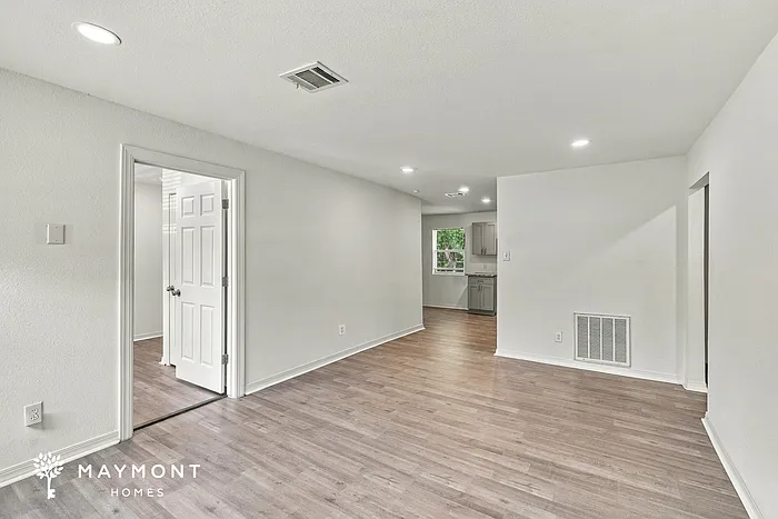 4 bed, 2.0 bath, 1400 sqft, $1,730 — Photo 3