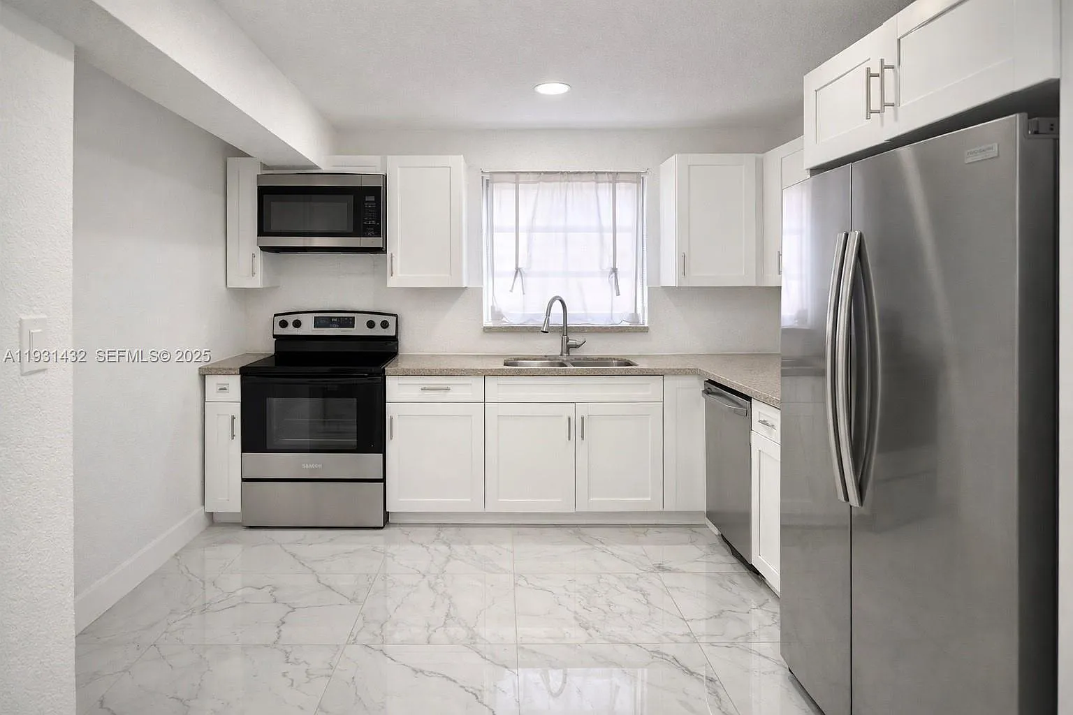4 bed, 2.0 bath, $3,500 — Photo 1