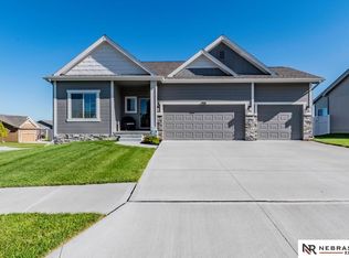 1928 Mesa St, Bellevue, NE 68123