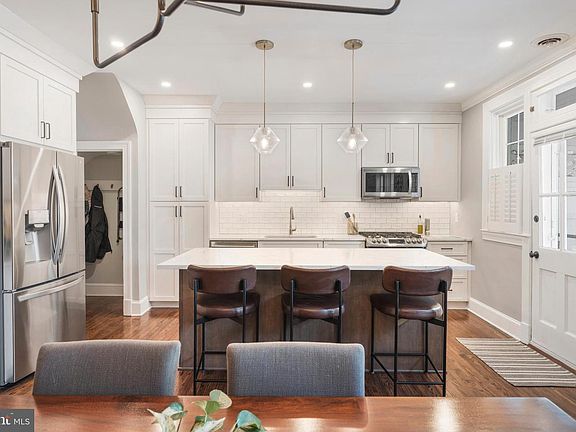 3rd image of 318 Hopkins Rd