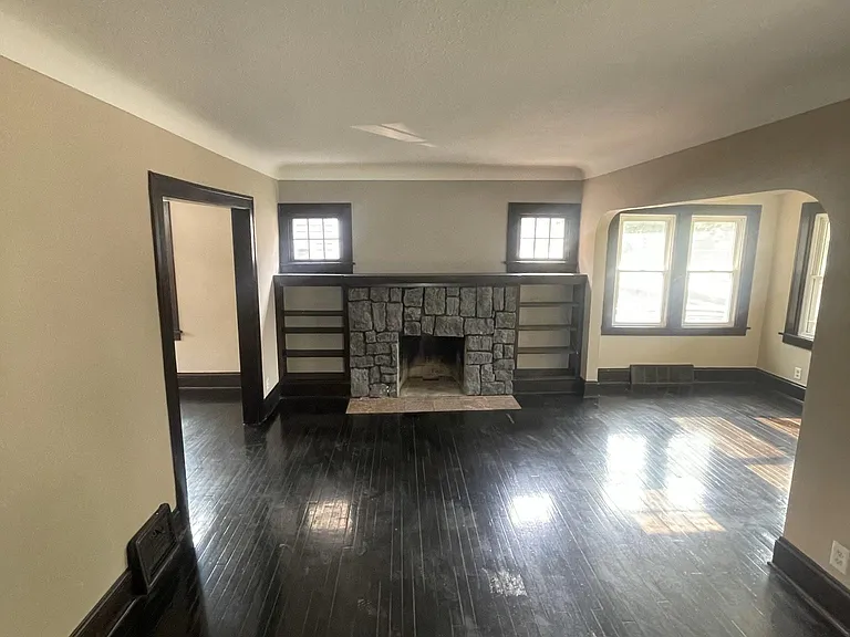27155 Shoreview Ave — Photo 5