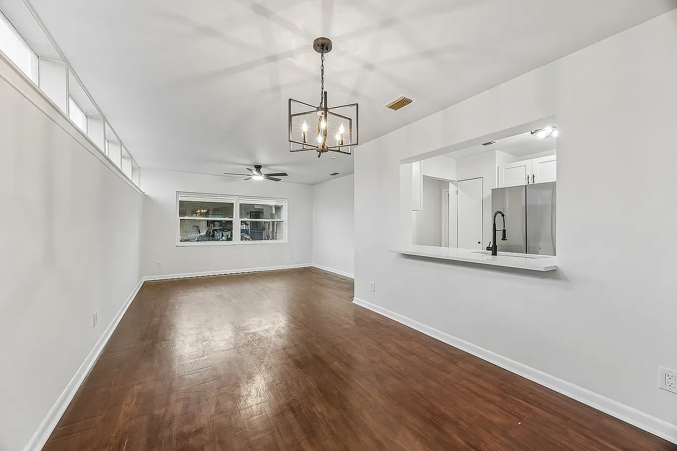 4 bed, 1325 sqft, $1,950 — Photo 2