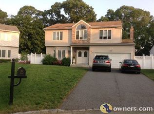 1227 Meadowbrook Rd, Merrick, NY 11566