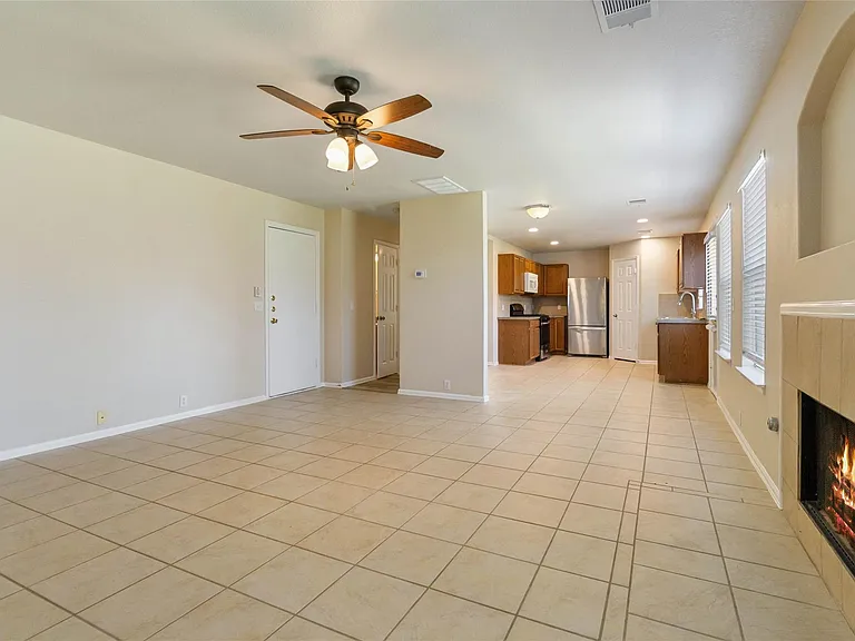 401 Spruce Dr — Photo 8