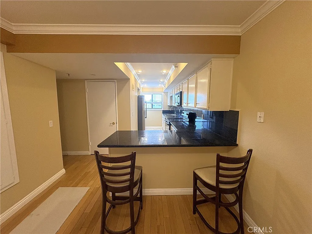 2 bed, 1190 sqft, $3,200 — Photo 4