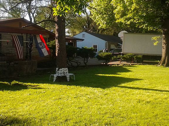 3rd image of 7142 Forest Ave