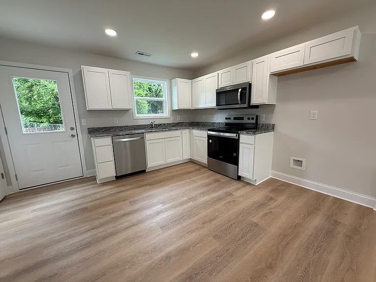 109 S Hickory Ln — Photo 6