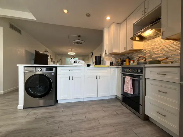 320 NE 12th Avenue #105, Hallandale Beach, FL 33009