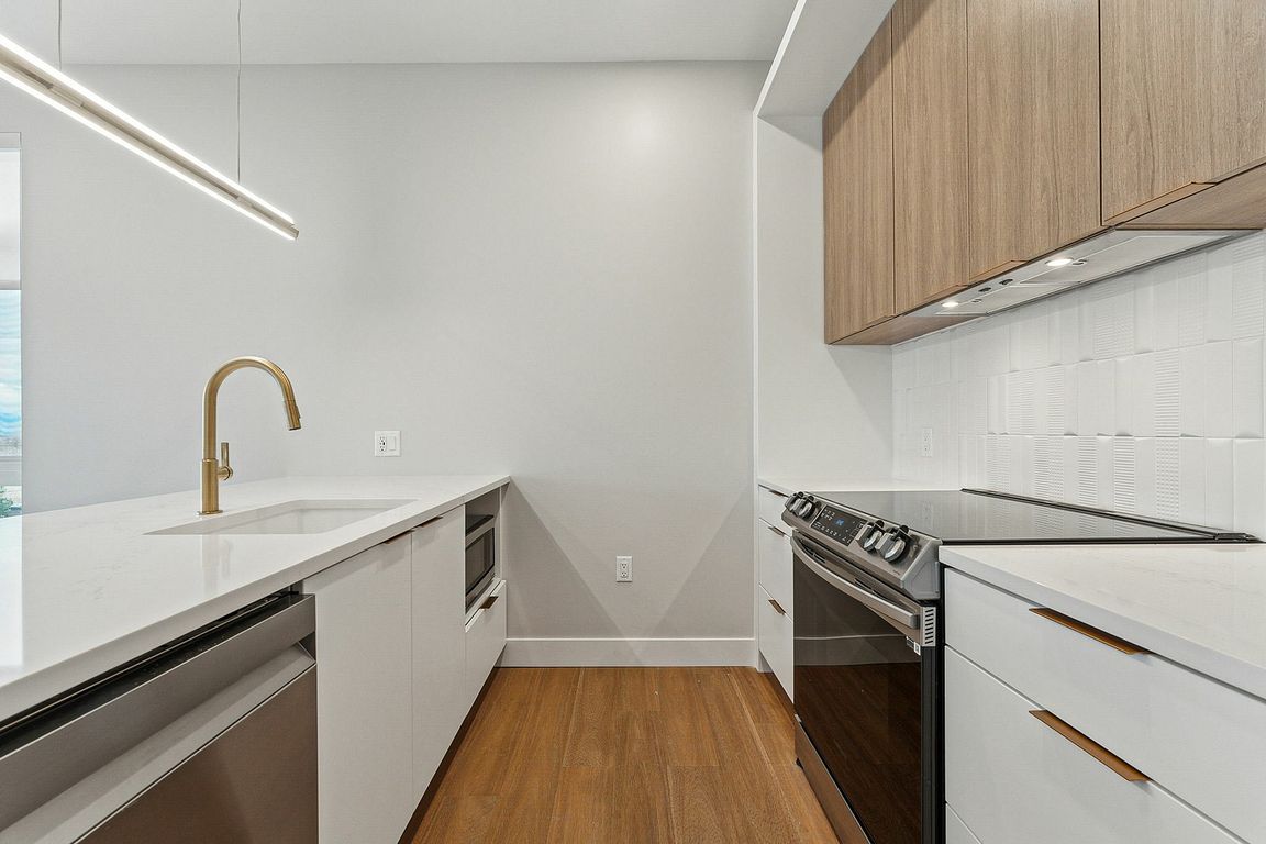 015-3800-Tennyson-St-501