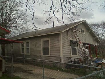 2nd image of 1027 Delaware St
