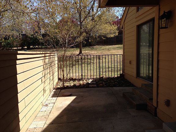 Large back courtyard