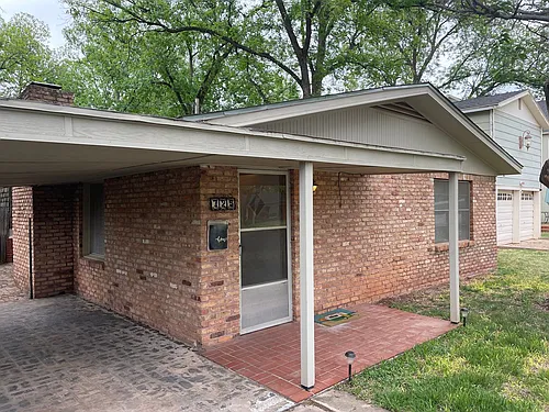 725 Elmwood Dr Photo 1