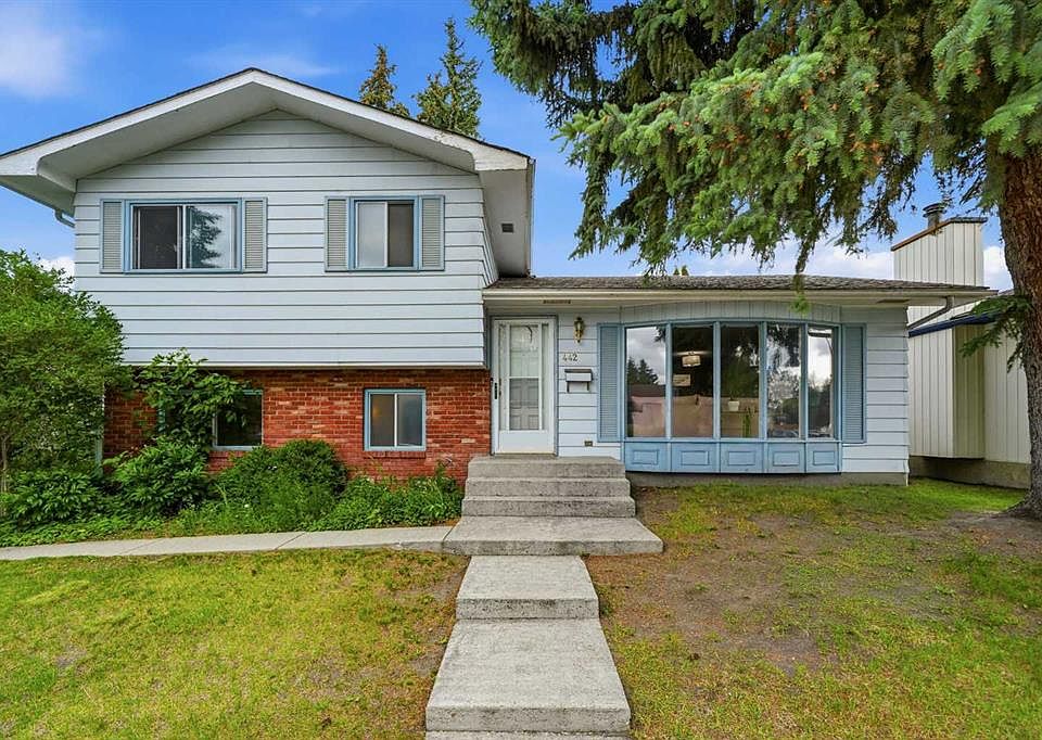 1st image of 442 E Queensland Pl SE