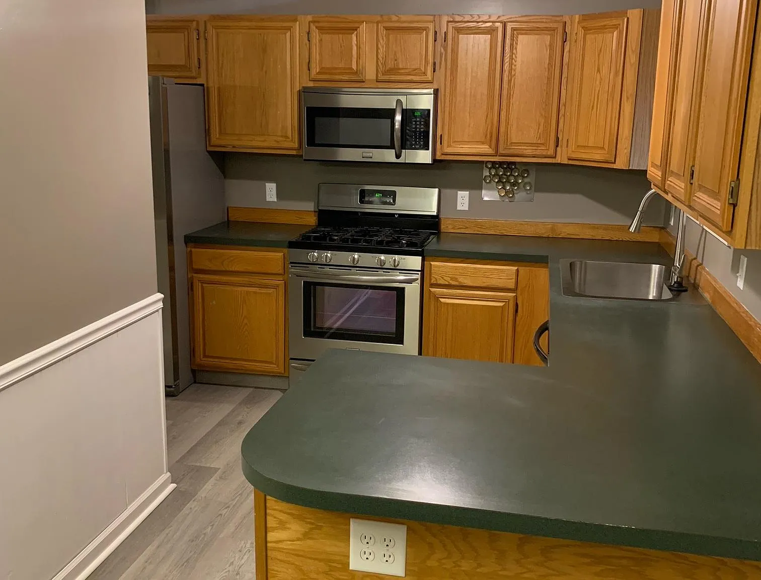 2 bed, 1396 sqft, $2,200 — Photo 3