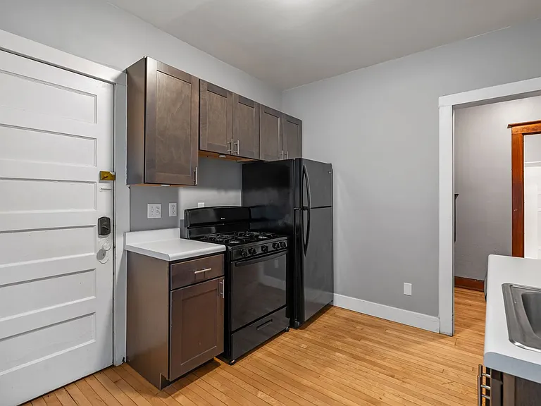 3007 N Maryland Ave — Photo 10