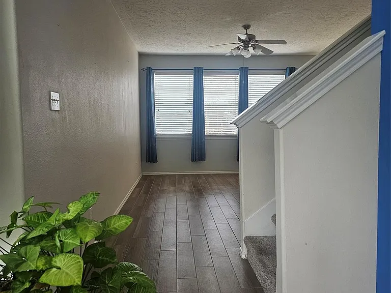 3219 Victorian Manor Ln — Photo 3