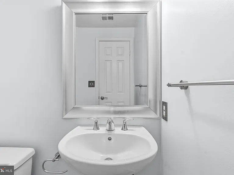 8931 Park Forest Dr — Photo 30