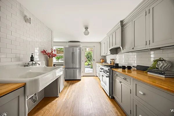 Sold by Corcoran | media 6