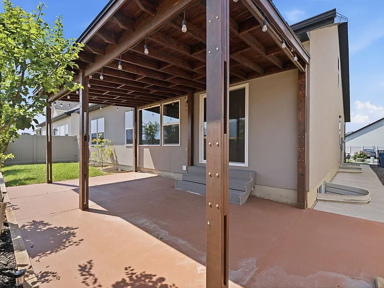 394 W Parkway Dr — Photo 28