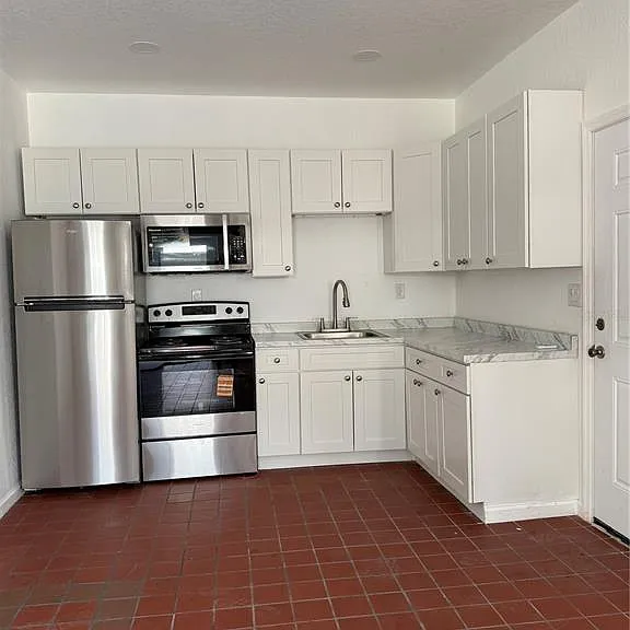 501 Athens St #A & B — Photo 6