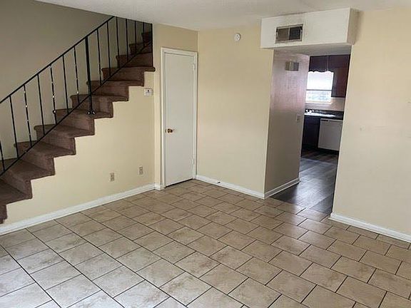 4th image of 2905 15th Ave #8