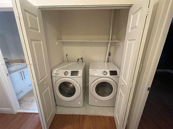 5th image of 2545 NE 182nd St