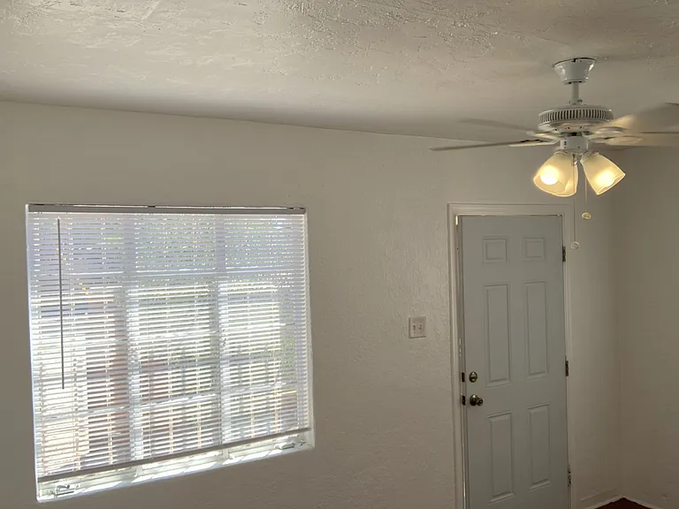 1039 E Spring St #3 — Photo 2