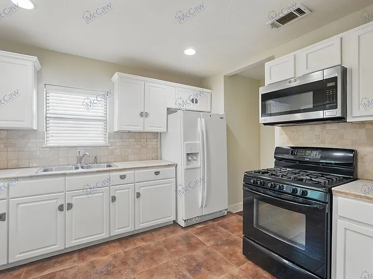 4710 Wateka Dr — Photo 7