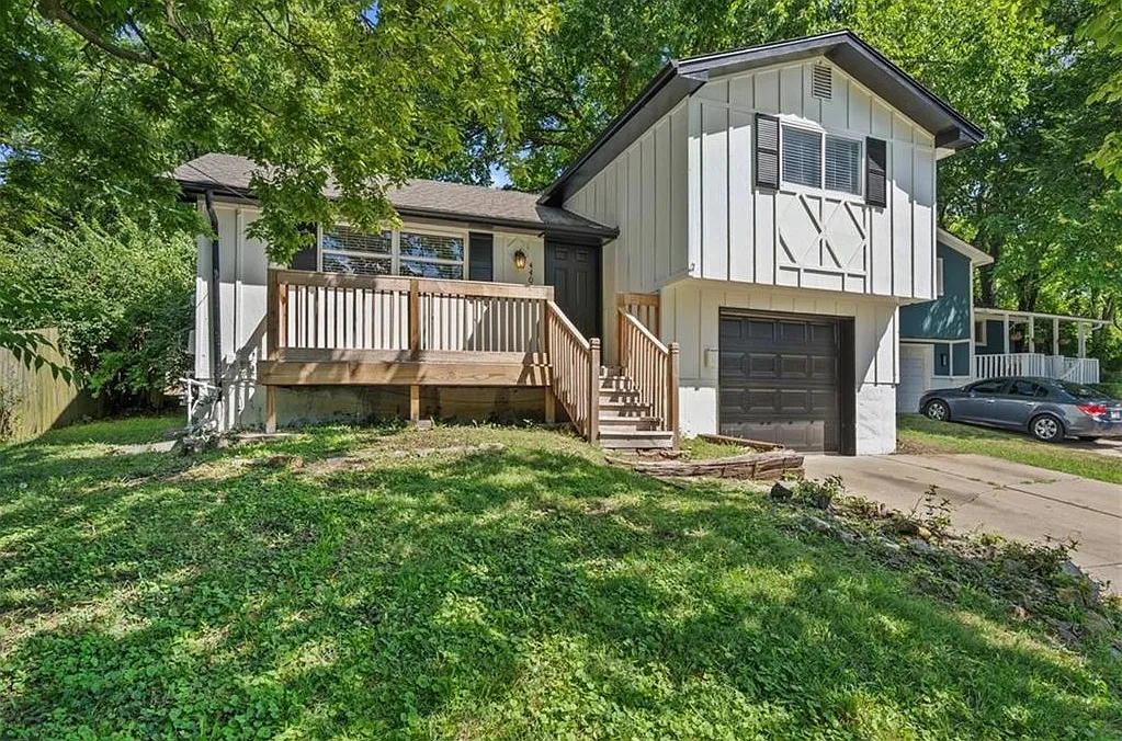3 bed, 1198 sqft, $2,200 — Photo 2