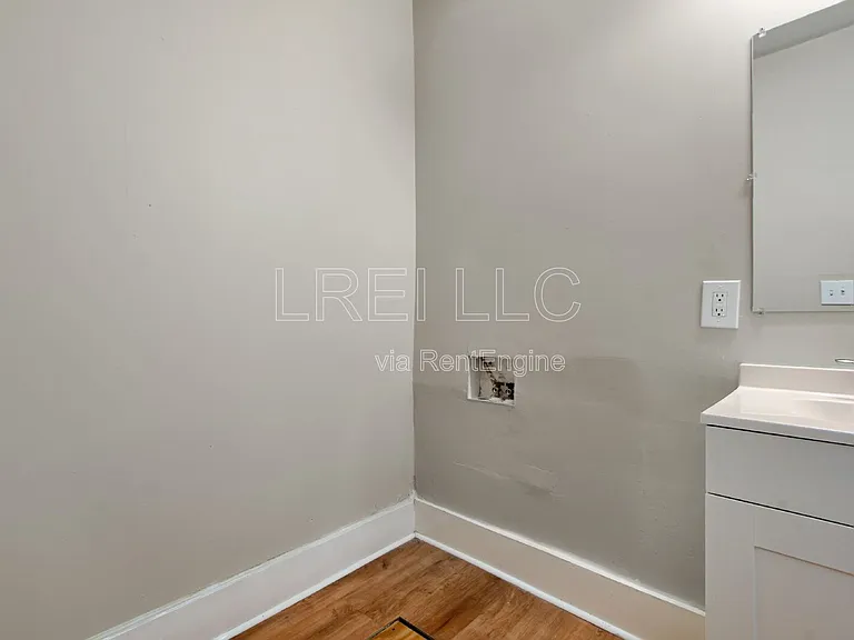 1705 1/2 Hale Ave — Photo 5