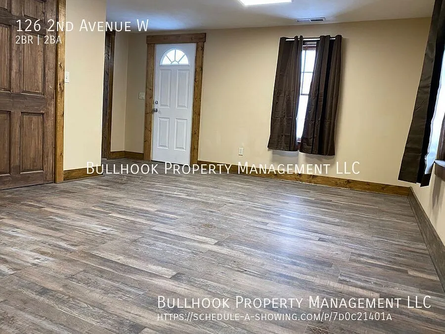 Beautifully updated 2 bedroom house with TWO 3/4 baths — Photo 2