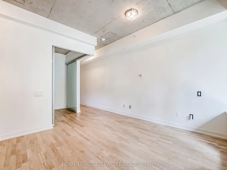 461 Adelaide St W #1022 — Photo 4