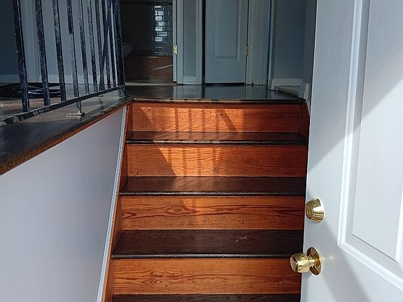 2nd image of 247 Kinghorn St #2