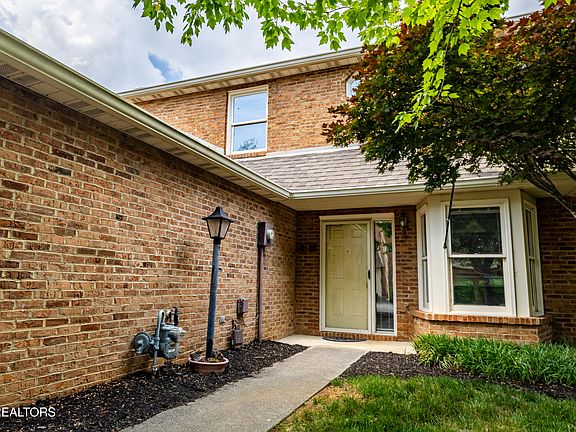 3rd image of 10421 Ravenbrook Ln