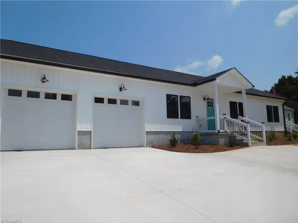 531 Old Hollow Rd, Winston Salem, NC 27105